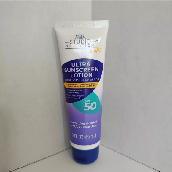 Studio Selection Ultra Sunscreen Lotion Broad Spectrum SPF 50 - 3 oz Vitamin E - Picture 2 of 9